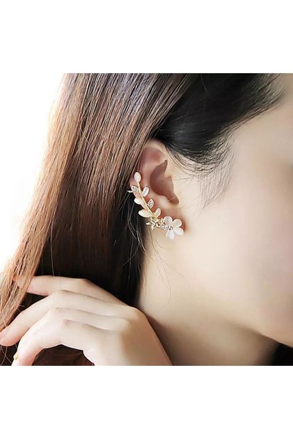 Elegant Appearance with Stylish Stone Flower Accessory
