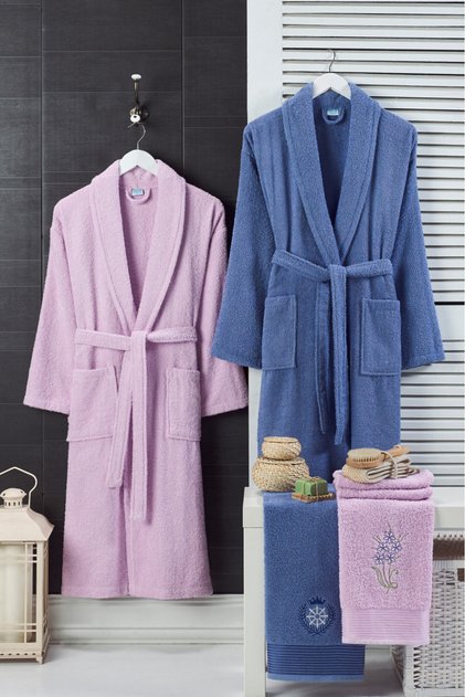 4-Piece Bathrobe - Embroidered Towel Set Cora Lilac - K.Blue
