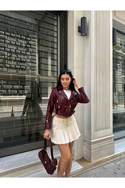 Burgunderfarbene Damen-Lederjacke mit Reißverschluss und Gürteldetail