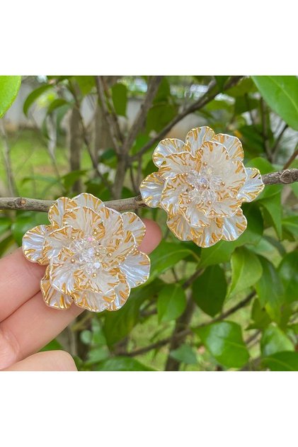 Complete Your Elegance with Elegant Floral Earrings