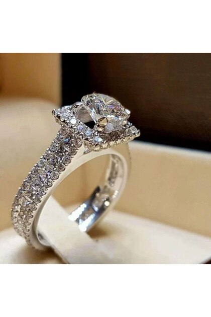 Elevate Your Elegance with Stylish Women's Ring with Zircon Stone