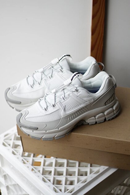 Nike ZOOM VOMERO ROAM 'Winterized'-HV6410-100-SPORTXOUTLET