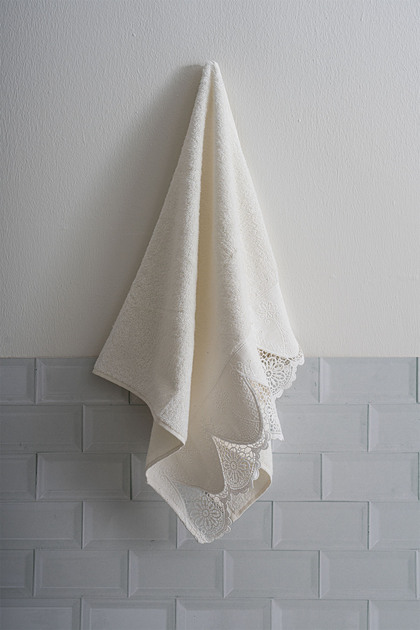 Emma Lace Hand Towel (30 X 50 cm)