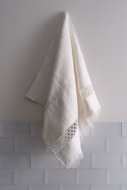 Queen Embroidered Hand Towel (30 X 50 cm)