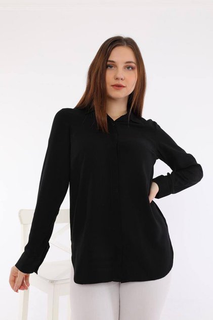 قميص أسود طويل الأكمام للمرأة