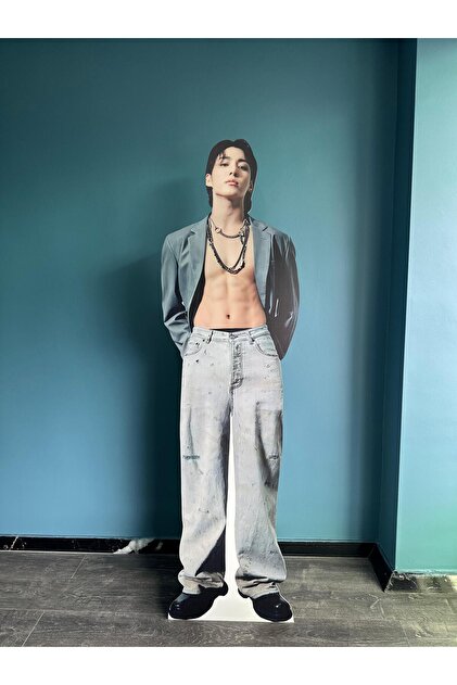 dakik reklam Bts Jungkook Ayaklı Tam Boy Maket Adam Jungkok Maketi