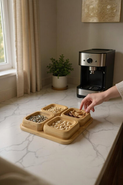 UCR HOME Doğal Bambu Standlı 4lü Kare Kase Çerezlik Seti Sunum