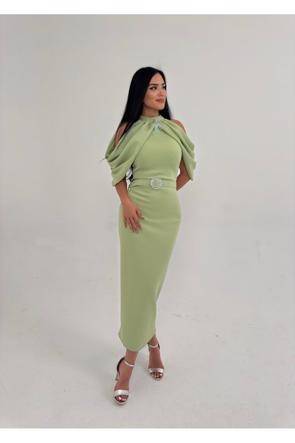 Rochie de damă din material scuba importat, cu curea, detaliu broșă cu ciucure, cu căptușeală