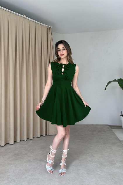 Göğsü Bağcıklı Muadil Kloş Zümrüt Elbise