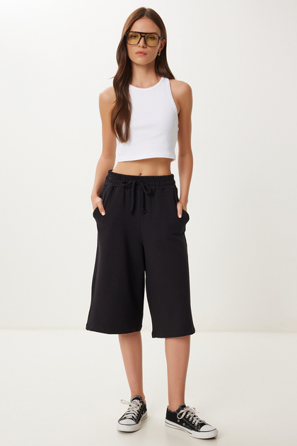 Flexible Knitted Tracksuit Shorts with Pockets