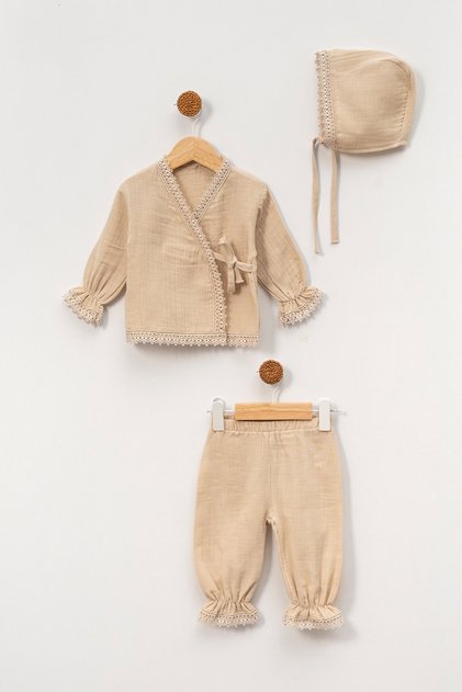 Cravated model with scallop detail Muslin Hospital issue Set of 3