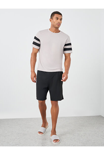 Men Contrast Striped Short Sleeve T-Shirt and Shorts Set