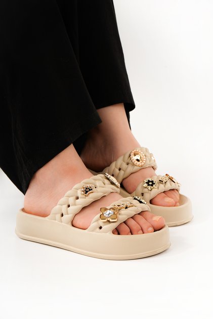 New Season Comfortable Stylish Flat Heel Lightweight Full Mold Women's Slippers Beach Pool Daily