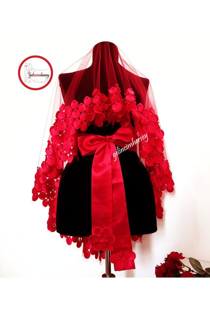 Red Satin Fish Back Pearl Veil Girdle Gloves Set