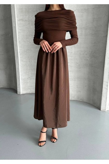 MNK MODELL GROSSE SCHÜRZE GERAFFTES TROCKENES KLEID