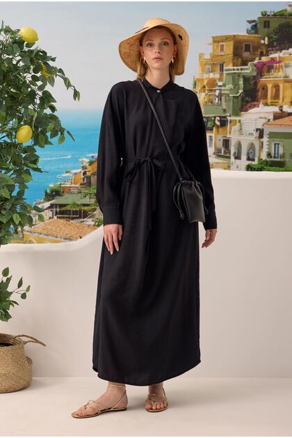 Rochie cu detaliu de pliuri la guler negru