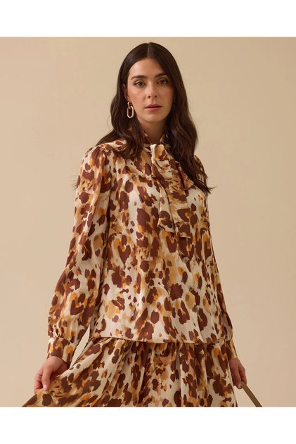 Fular Yaka Leopar Desenli Gömlek