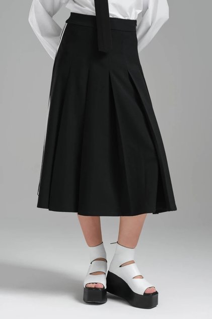 Women's Two Piece Special Design Tie and Pleated Skirt