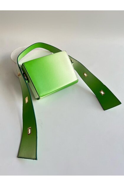 Color Transitional Istanbul Model Hand and Women's Shoulder Bag Green