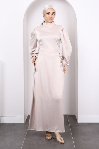 Rochie de seară din satin bej cu detaliu lateral