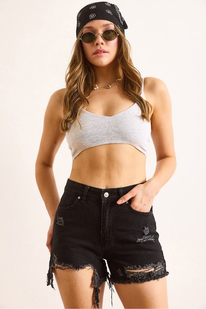 Kadın Siyah Cepli Lazer Kesim Mom Denim Şort ŞRT-19000071