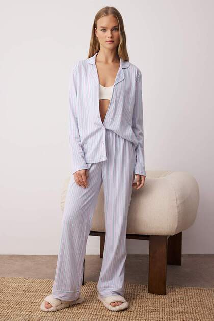 Trendyol Collection Flieder-Mehrfarbiges gestricktes Pyjama-Set