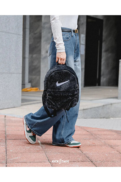 さんごちゃん【NIKE】VELVET BORDER TOP 783T Nike Faux Fur Backpack Suni Kürk Peluş Sırt Çantası 11 Litre