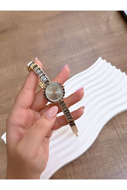 ساعة يد نسائية بتصميم أنيق من Waterway Stone