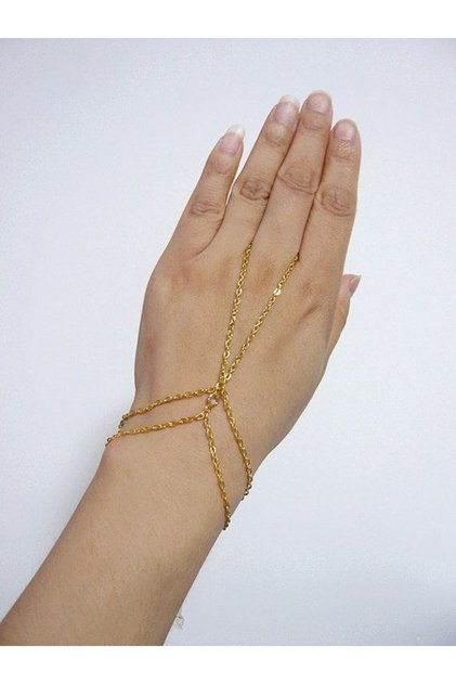 Elegant Women's Hand Accessory Trend Design