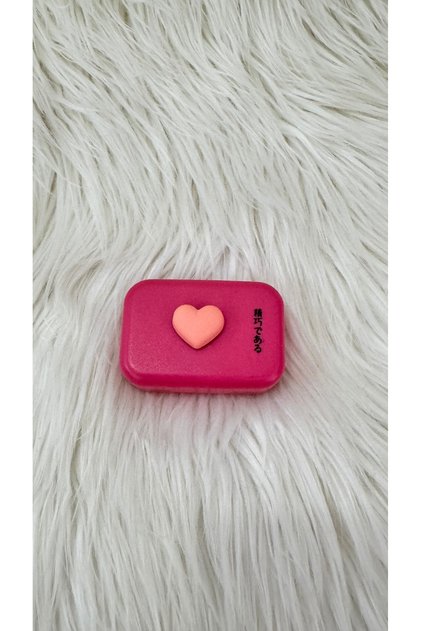 Pembe kalpli lens kutusu