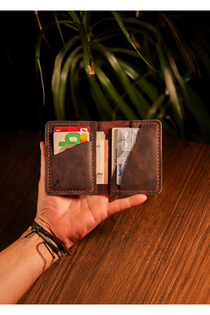 Genuine Leather Classic Men's Wallet – Stylish Design with Card Holder and Cash Compartment