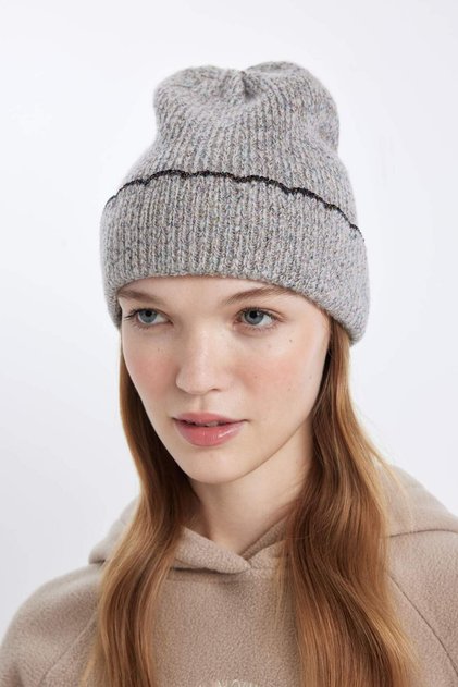 Women's Basic Plain Knitted Beanie C6640Ax24Wn
