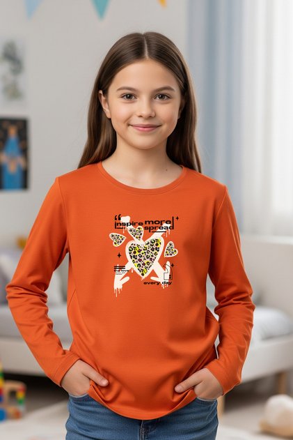 Round Neck Heart Printed Girl's Sweatshirt