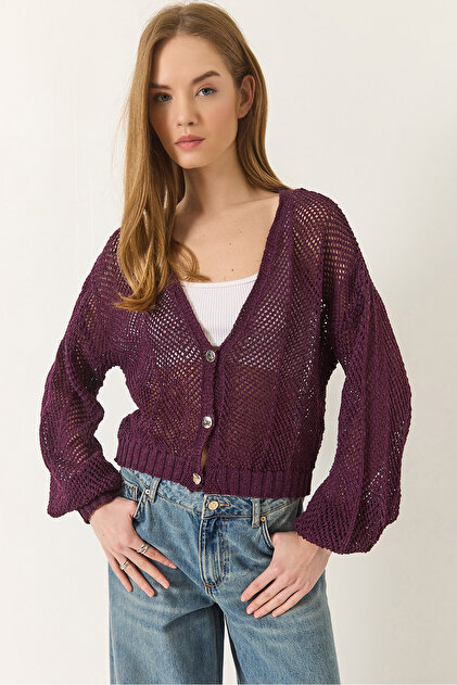 Bianco Lucci Women's Metal Buttoned Cropped Lace-Like Knit