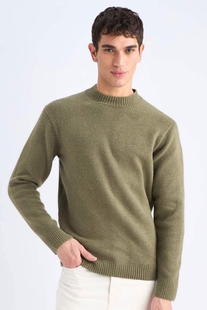 Relax Fit Strickpullover mit Rundhalsausschnitt E8390AX24CW