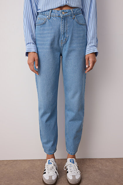 Trendyolmilla Açık Mavi Yüksek Bel Mom %100 Pamuk Non-Stretch
