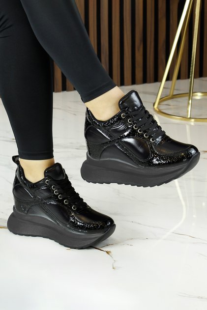 Pantofi sport casual cu toc cu pană ascuns, cu șireturi, din piele lăcuită neagră Aurelia