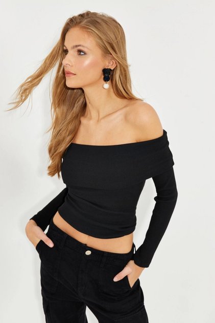 Women's Black Madonna Collar Camisole Blouse EY2584