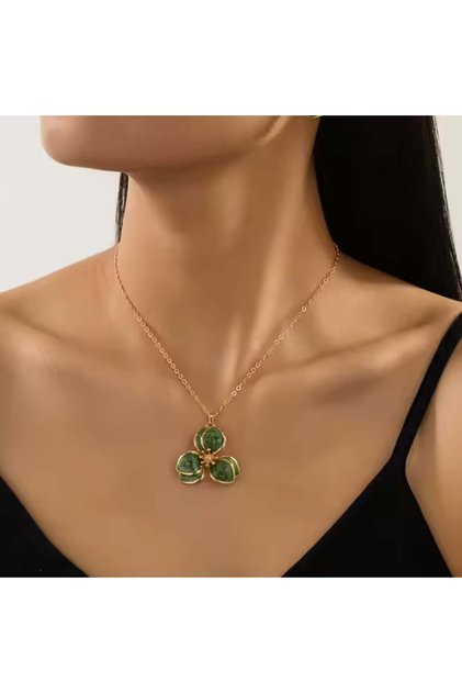 Modern Flower Model Necklace – Emerald Green | Gold Color Tarnish Free Jewelry