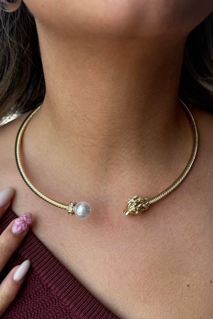 Gold Color Lion Figured Pearl Detailed Metal Choker Necklace