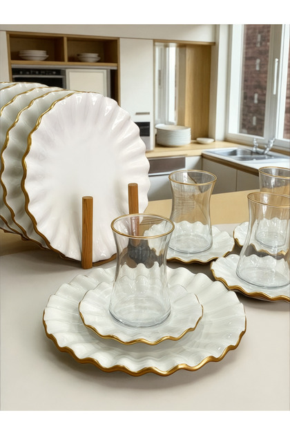 18 Piece Modern Fold Gold Detailed Cake Tea Time Set