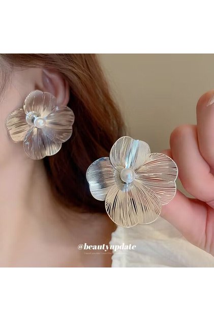 Kadın Leyla İncili Çiçek Flower Küpe