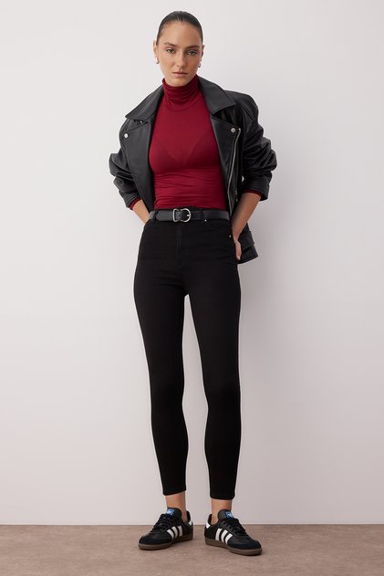 Schwarze, körperbetonte, dehnbare Skinny-Jeans mit hoher Taille TWOSS25JE00051