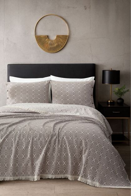 Bedding Set with Two Pillows with Fringe