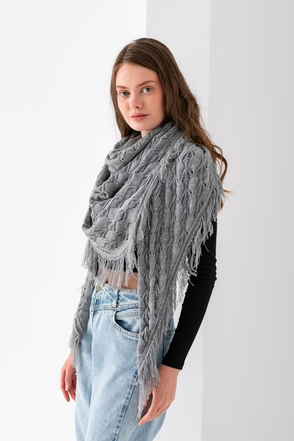 Women's Triangle Knitwear Scarf – Triangular Scarf with Knitted Pattern and Tassels