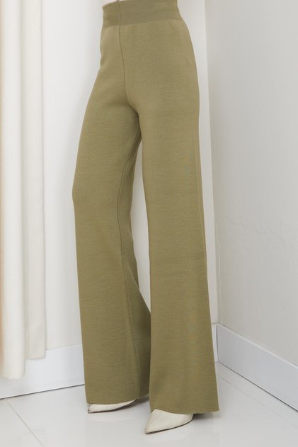 Women's Comfortable Fit Wide Leg Knitwear Trousers – Elastic Waist Comfort Model