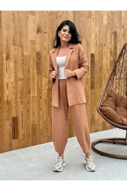 Costum Două Piese cu Sacou și Pantaloni Lejeri