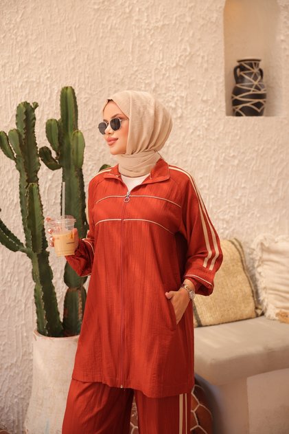 طقم ملابس رياضية أنيقة للنساء مع سحاب وطقم علوي سفلي
