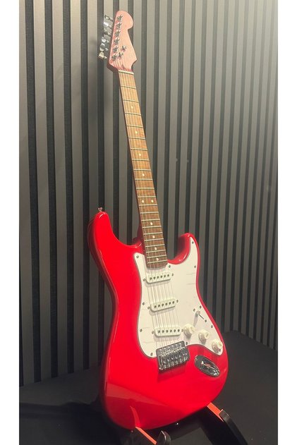 Strat Kasa Tr Kırmızı Elektro Gitar Sss ( Kılıf, Pena, Askı, Kablo Hediye )