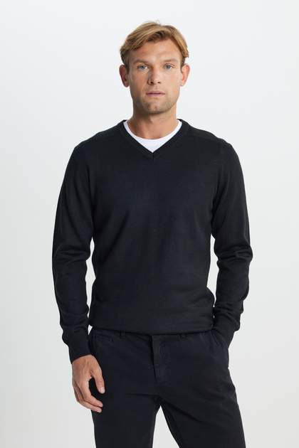 Men's Black Wool Warm Standard Fit Regular Cut V-Neck Knitwear Sweater